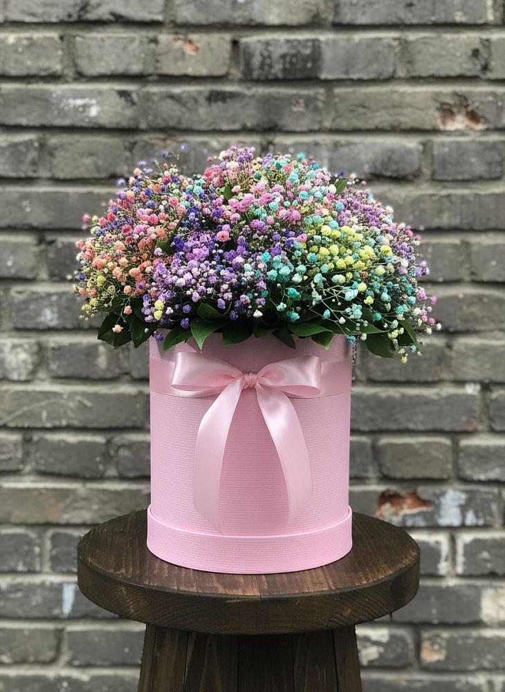 Цветочная композиция из Гипсофила и Розы в шляпной коробке в Таширово