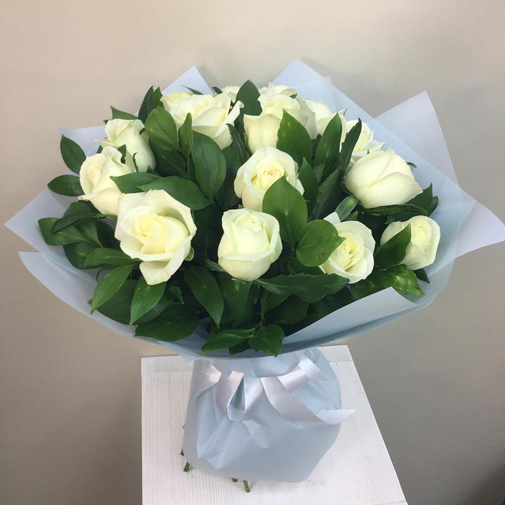 Букет 15 Белых роз Проуд в Таширово