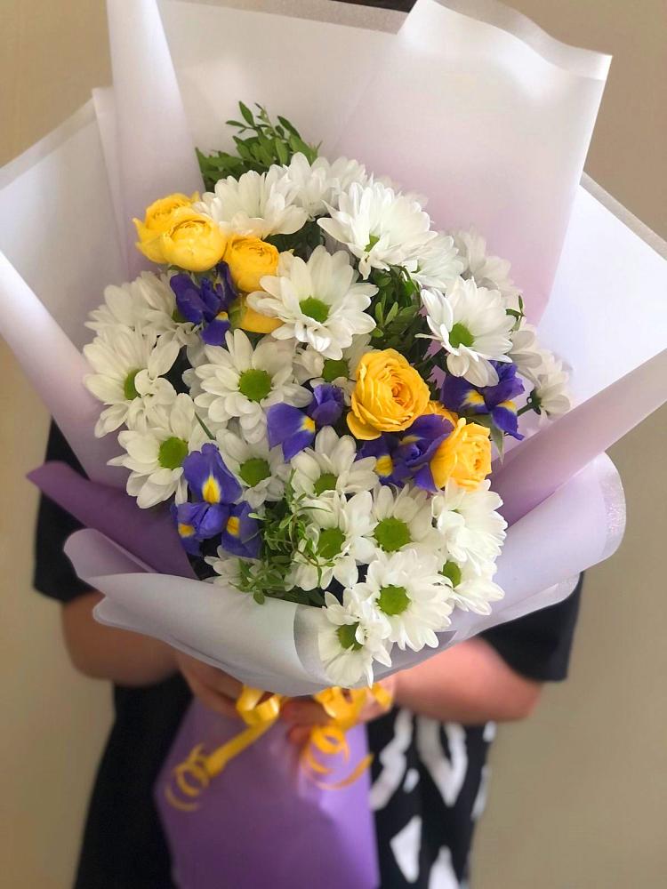 Букет цветов из: Ирисы, Хризантемы и Розы в Таширово