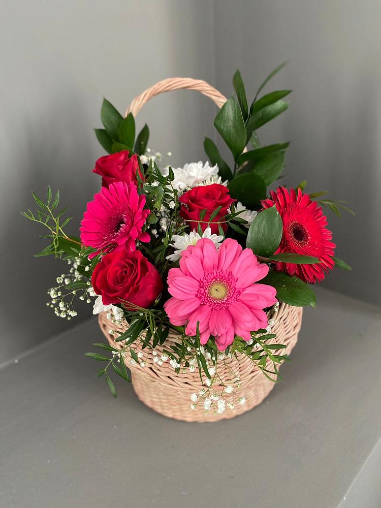 Цветочная композиция из Розы, Хризантемы и Герберы в корзине в Таширово