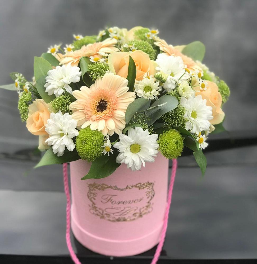 Цветочная композиция из Розы, Герберы и Хризантемы в шляпной коробке в Таширово