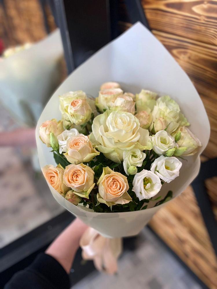 Букет цветов из: Розы и Лизиантусы в Таширово